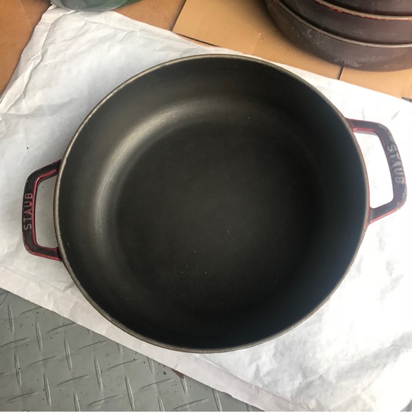 Staub skillet 13” brick red - Picture 13 of 14